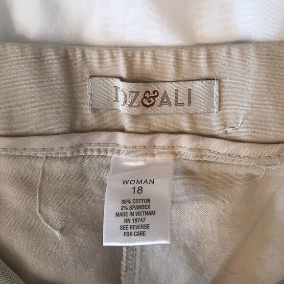 Roz & Ali Capri  Womens Size 18 Beige Tapered Leg Ankle Stretch Flat Front - Picture 5 of 9